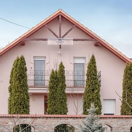 Four Bedroom In Apartmán