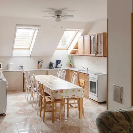 Four Bedroom In Apartmán