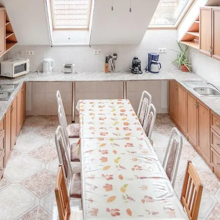 Four Bedroom In Apartmán